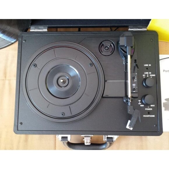 New Vintage 3-Speed Bluetooth Portable Suitcase Record Player with Built-inSpeak - Picture 3 of 3